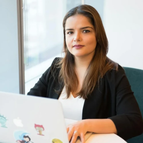 Porträt von Elodie Martin, Marketingleiterin bei Laura Kiona